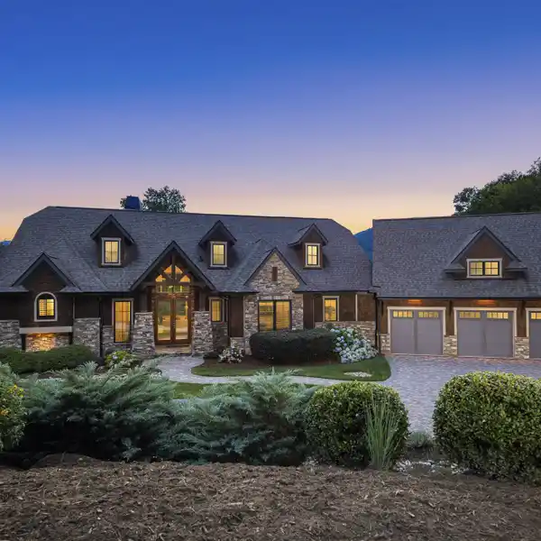 OUTSTANDING TURNKEY MOUNTAIN HOME