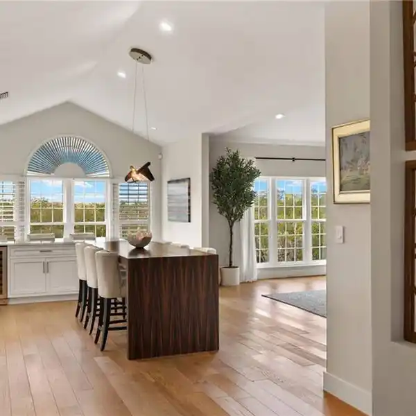 FULLY RENOVATED CORNER PENTHOUSE IN WINDSTAR ON NAPLES BAY