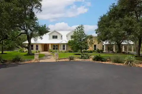 Beautiful Home Plus Guest House on over 17 Acres