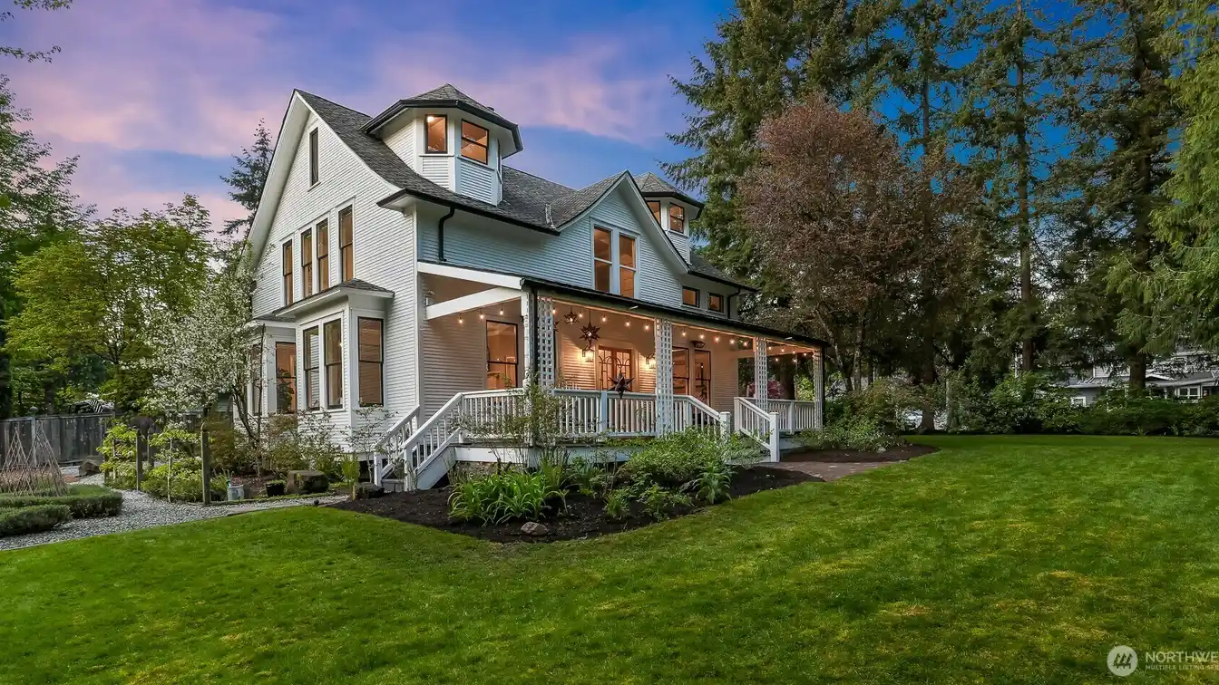 Beautifully Preserved 1905 Farmhouse