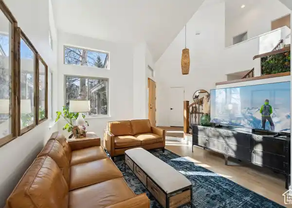 TASTEFULLY RENOVATED MOUNTAIN HOME