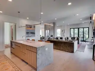 Dual-level Penthouse in an Exclusive Boutique Building
