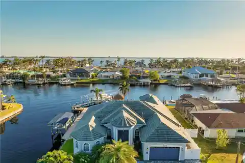 Unbeatable Location in the Prestigious Yacht Club Neighborhood