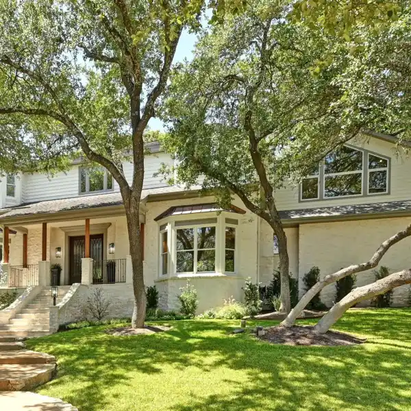 WONDERFUL AND THOUGHTFULLY UPDATED TRADITIONAL HOME