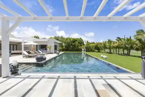 Golfside Villa with Infinity Pool Elegance