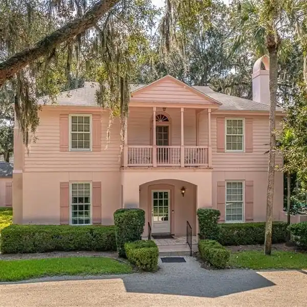 CLASSIC COLONIAL HOME WITH MODERN CONVENIENCES