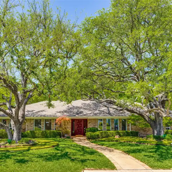 EXCEPTIONAL HOME IN COVETED ROYAL RIDGE