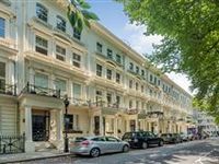 STYLISH AND BRILLIANTLY LOCATED TOP FLOOR FLAT