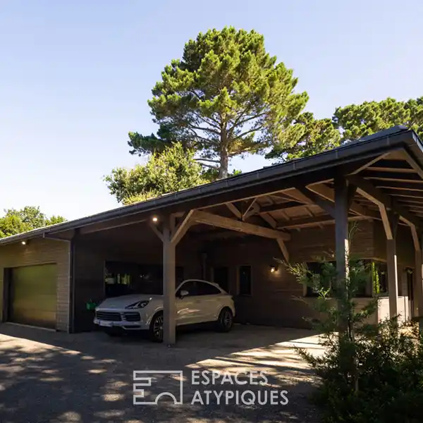 CONTEMPORARY TIMBER-FRAMED VILLA