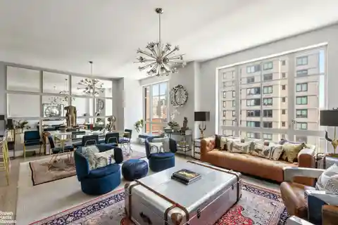 Light-Filled Home in the Prestigious Kent Condominium