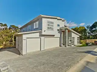 Expansive and Refined Living in Central Greenhithe