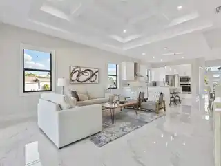 Luxury and Convenience in Naples Park