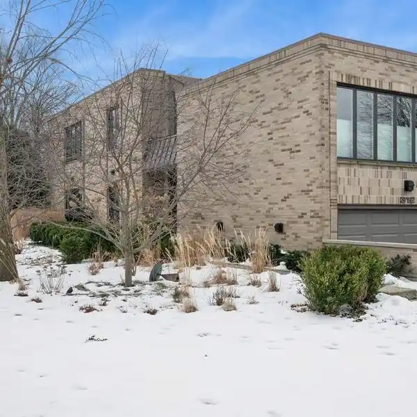 UNIQUE TOWNHOUSE THAT LIVES LIKE A SINGLE FAMILY HOME