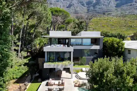 Luxury Oranjezicht Residence on the Slopes of Table Mountain