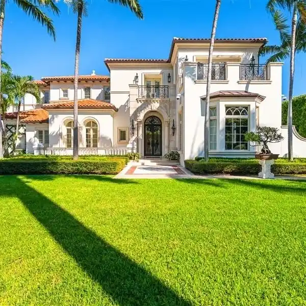 IMPRESSIVE EUROPEAN-INSPIRED SHOWPLACE