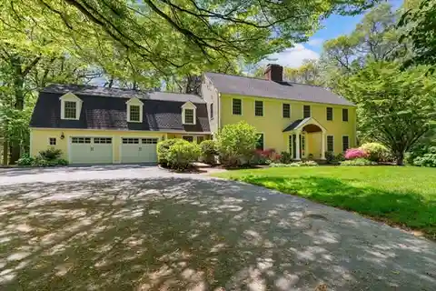 Elegant Colonial Nestled in Natural Privacy