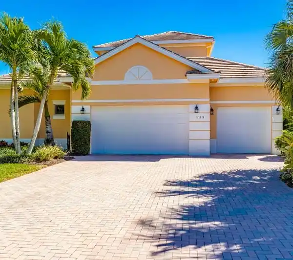 STUNNING SALT WATER POOL HOME IN VERO BEACH