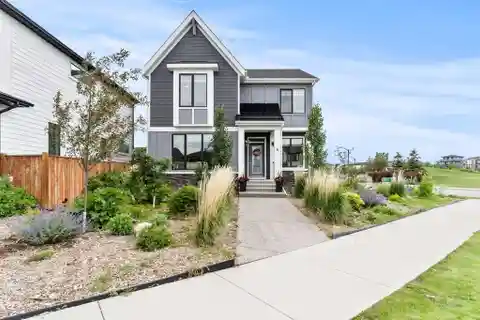Inviting Luxury Home in a Peaceful Location