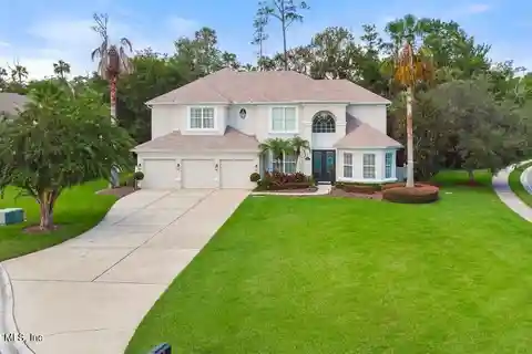 Luxury Marsh Harbor Estate Near the Beach