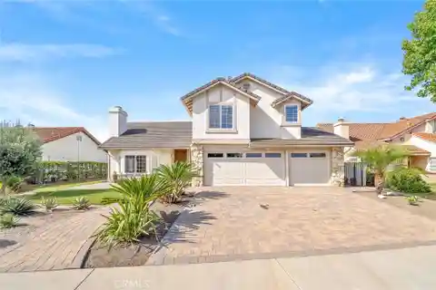 Serene Hilltop Haven with Expansive Outdoor Living