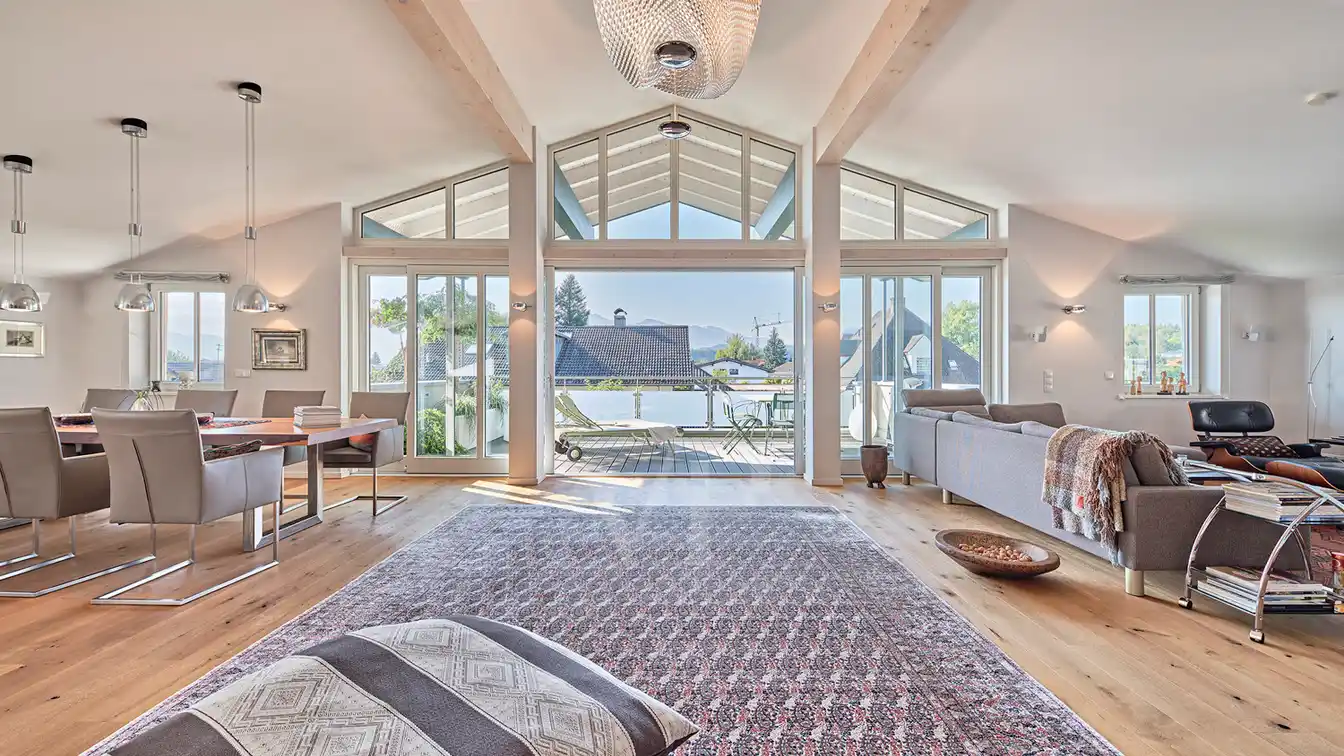 Exclusive Top-floor Apartment