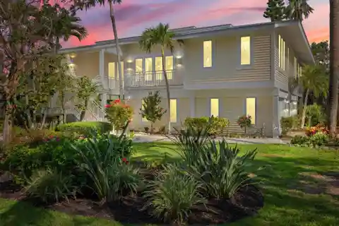 Beautiful Island Retreat Offering Panoramic Waters Views