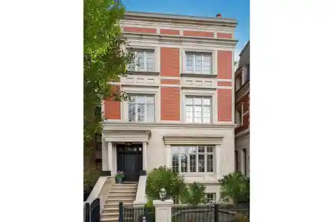 Outstanding Home in East Lincoln Park