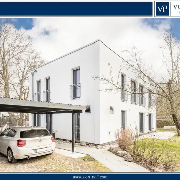 MODERN BAUHAUS-STYLE TOWN VILLA