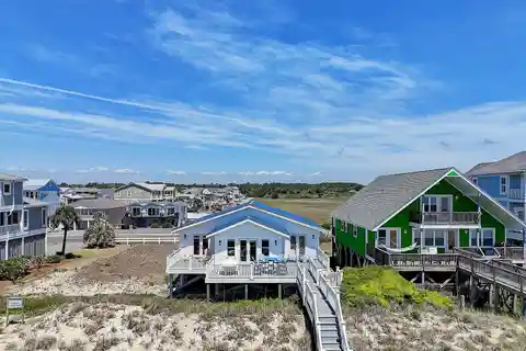 Charming Oceanfront Cottage