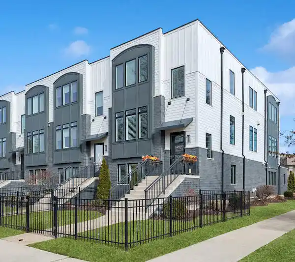 LUXURY TOWNHOME IN DOWNTOWN ELMHURST