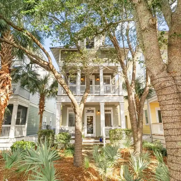 BEAUTIFUL AND SPACIOUS HOME STEPS FROM THE GULF