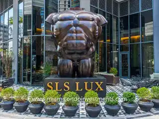 Great Value in a 5-star Luxury Building