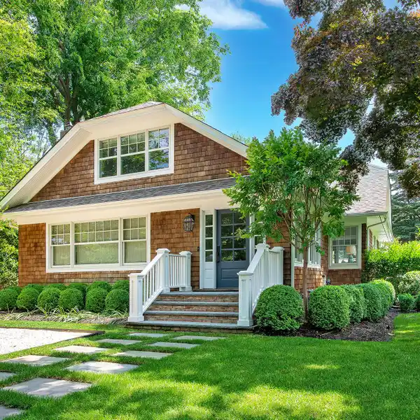 BRIDGEHAMPTON VILLAGE COTTAGE WITH PRIVATE BACKYARD OASIS