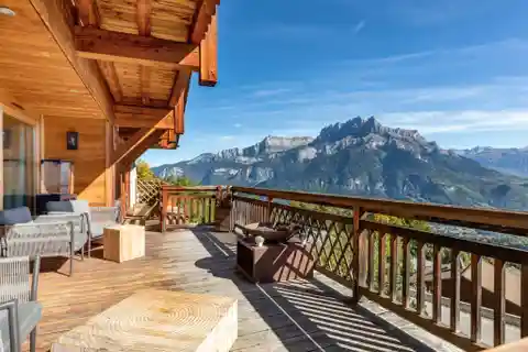 Magnificent Chalet with Majestic Views over the Surrounding Mountains