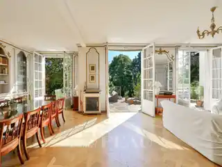 Elegant Property in Sought-After Montretout