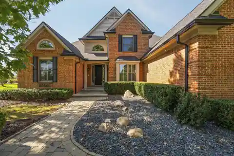 Extraordinary Executive Estate