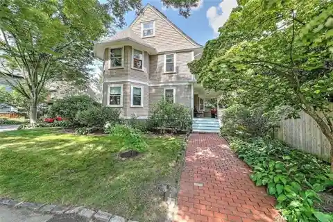 Central East Side Beauty Exuding Charm