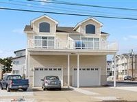 FOUR BEDROOM HOME IN CONVENIENT BEACH-CLOSE LOCATION