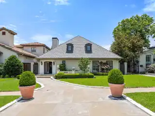 Beautiful Rivercrest Townhome