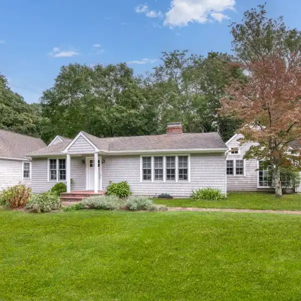 CHARMING SAGAPONACK HOME