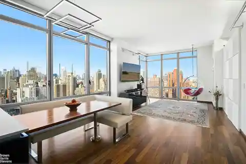 Luxury Meets Comfort on the 30th Floor