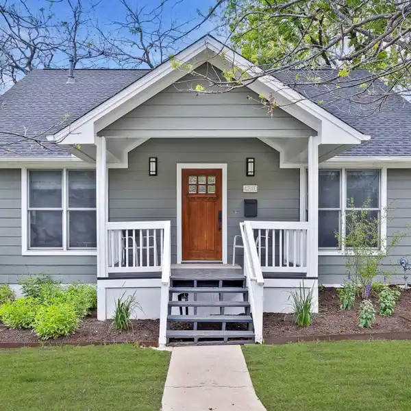 CHARMING SINGLE-STORY TRADITIONAL HOME