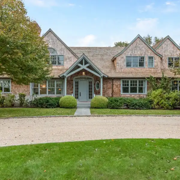 BEAUTIFULLY APPOINTED FIVE BEDROOM RENTAL HOME