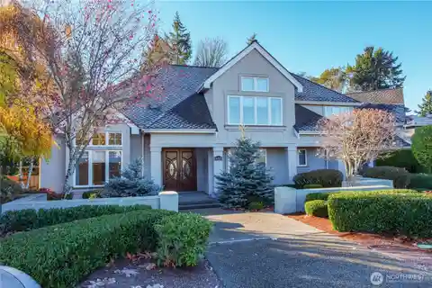 Elegant Home on a Beautiful Cul-de-sac Lot