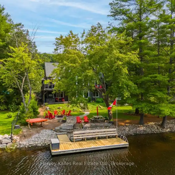 YEAR ROUND LAKE MUSKOKA BEAUTY