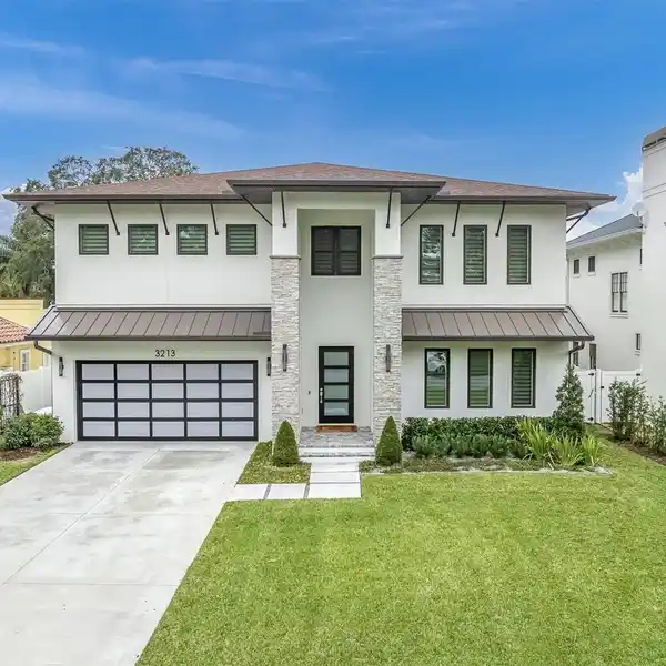 MODERN ELEGANCE WITH COASTAL CHARM