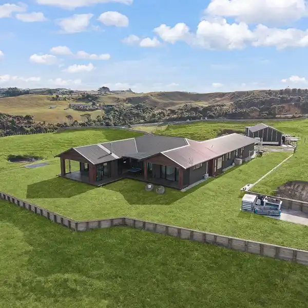 EXQUISITE RESIDENCE ON 19.7 HECTARES