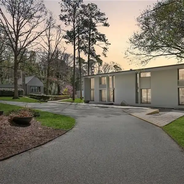 DISTINCTIVE CONTEMPORARY WATERFRONT GEM