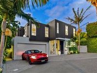 TROPICAL LUXURY OASIS