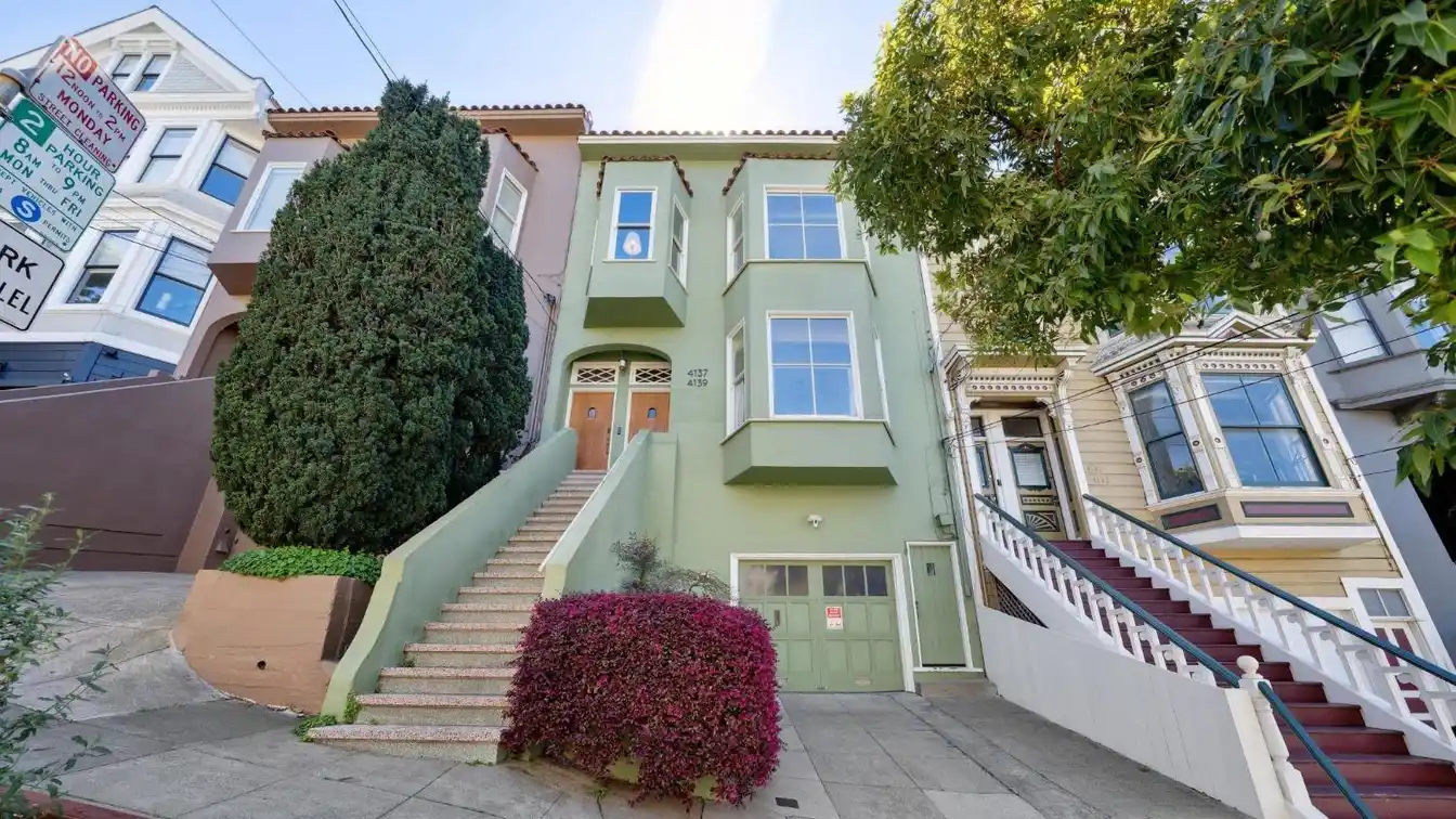 Updated Top-floor Condo in Eureka Valley